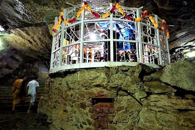 5 night / 6 days Kathmandu Nagarkot Chitwan Pokhara tour - Day 3 in Chitwan National Park: Jeep Safari, Canoeing, and Tharu Culture