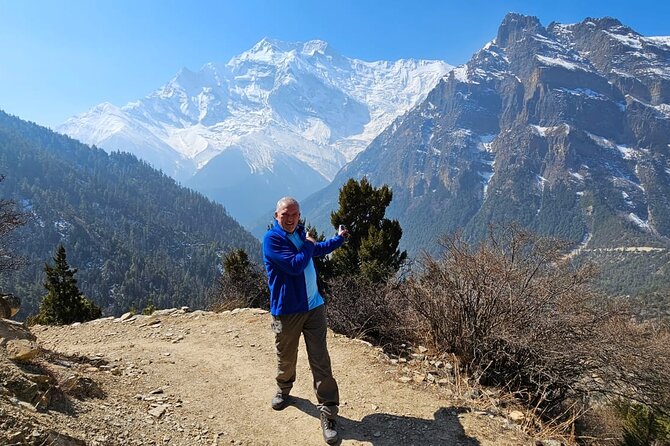 Annapurna Circuit Trek with Tilicho Lake (16 Days) - Teahouse reality: comfort, charging, and what to pack for cold mornings