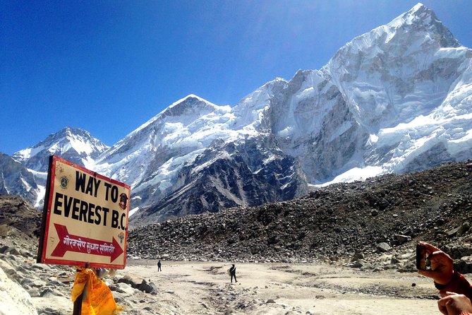 Everest Base Camp Trekking - 2025/2026 - Your trekking day from 6 a.m. wake-up tea to lodge dinner