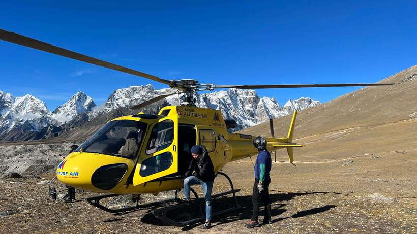 Kathmandu: Everest Helicopter Tour with Landing & Breakfast - Everest from the sky: what those peak names mean for your photos