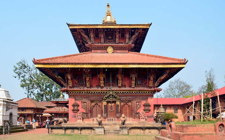 Kathmandu: Nagarkot Sunrise and Hike Tour to Changu Narayan - Arriving at Changu Narayan: UNESCO Temple Time With Lord Vishnu