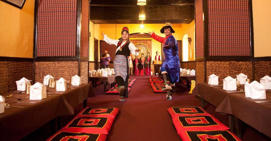 Kathmandu: Nepalese Cuisine dinner with traditional dance - Pickup around 6 pm: Getting from your hotel to the show with less hassle