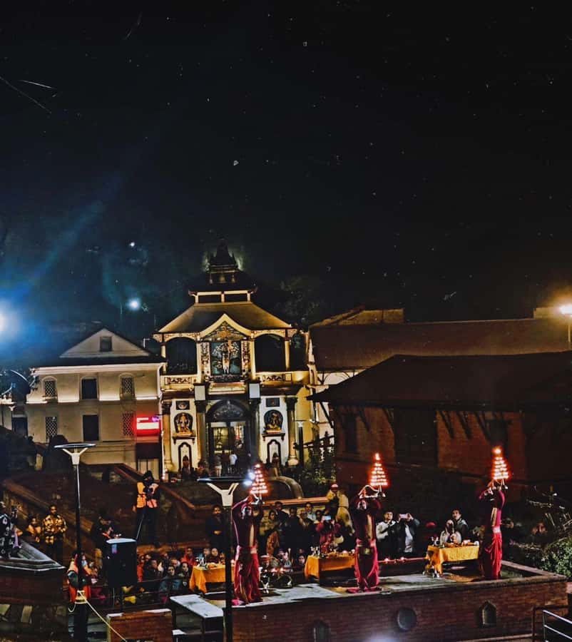 Kathmandu: Pashupatinath Aarati & Cremation Evening Tour - Entering the evening: when Pashupatinath shifts from prayer to ceremony