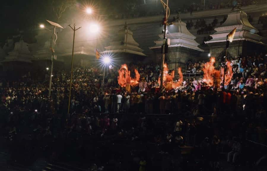 Kathmandu: Pashupatinath Aarati & Cremation Evening Tour - What the meeting point feels like on arrival