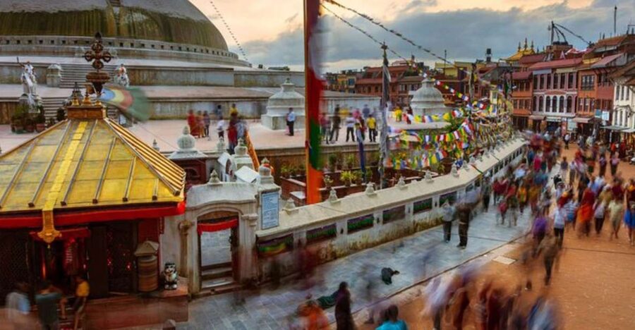 Kathmandu: Private custom tour with a local guide - Entering Kathmandu with a local guide instead of a guess