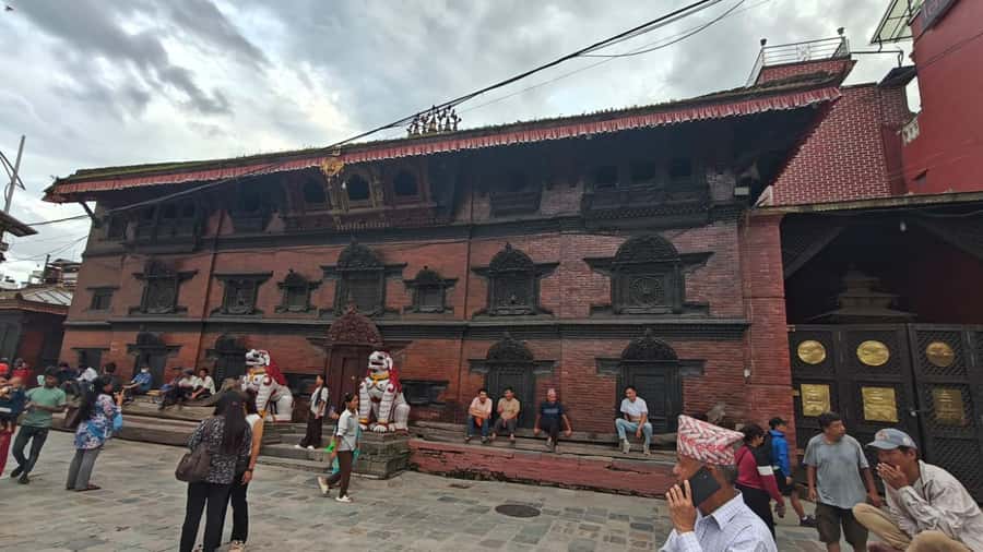 Kathmandu: UNESCO Heritage Site Private & Guided Tour - Boudhanath Stupa: a big, calm center for Tibetan culture
