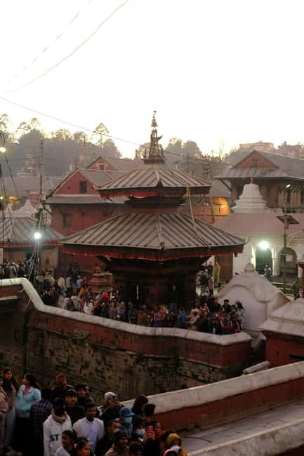 Katmandu: Pashupatinath Open Cremation & Evening Aarati - Driver Support vs. a Dedicated Guide: What to Expect
