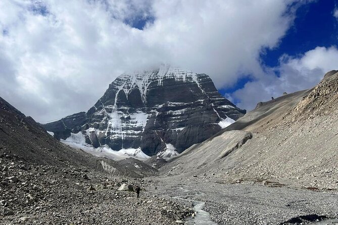 Luxury Kailash Mansarovar Yatra - 15 days - Lake Manasarovar rituals and the ride into Darchen via Raksas Tal