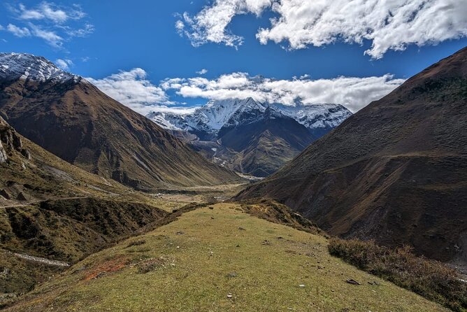 Manaslu Trekking - Samagaun and the Manaslu views: monastery time and resting in the right place