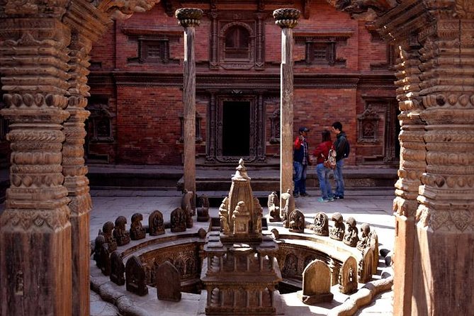 Nagarkot Sunrise, Bhaktapur and Patan Durbar Square Tour in Kathmandu - Nyatapola’s neighbors: Dattatreya Square, 55 Window Palace, and Siddha Pokhari