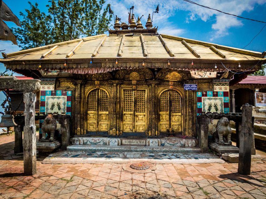 Nagarkot Sunrise With Trip To Changu Narayan and Bhaktapur - Guides, language, and what the “private group” changes