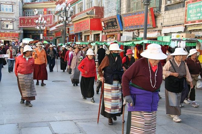 Nepal, Tibet & Bhutan tour start & end in Kathmandu, visit Lhasa, Paro & Thimpu - Kathmandu Valley temples, palaces, and stupas: what six hours really means