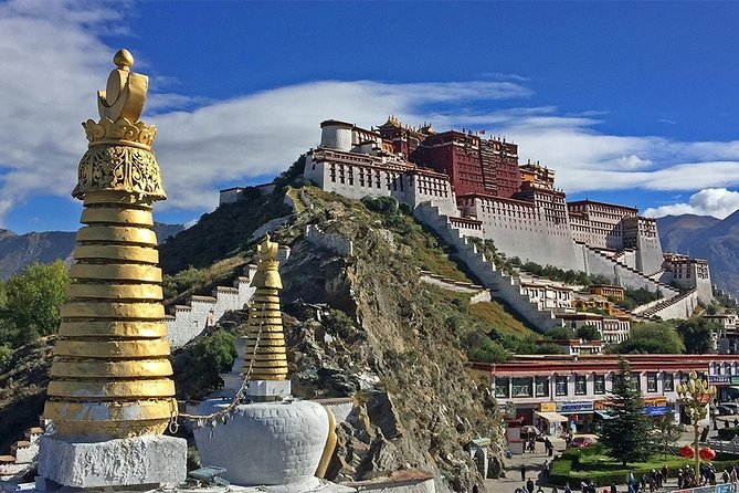 Tibet Tour With Everest Base Camp – FLY IN DRIVE OUT- 8 DAYS - Gyantse via Yamdrok Lake and two big passes: the road is part of the story
